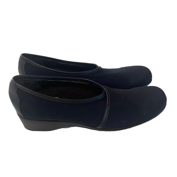 Navy Blue Canvas Shock Absorbing Slip Ons. Clean, Classic Style in ladies 9.5N - Picture 2 of 7